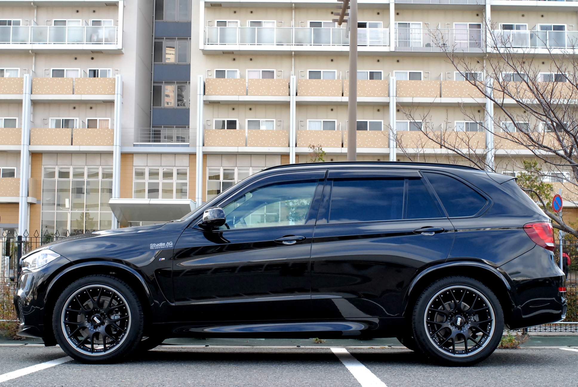 F15 X5 + BBS CH-RⅡ - 神戸店遠藤ブログ！BMW専門店Studie（スタディ）では、BMW 全てのシリーズのカスタマイズ、ドレスアップ、車検、点検、オイル交換、タイヤ交換、BMWに関わる事はなんでもご利用頂けるBMW専門ショップです。